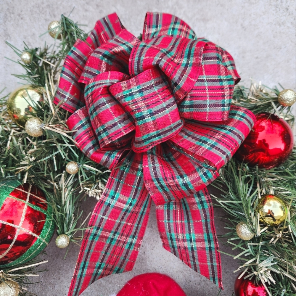 Santa Claus Red Gold & Green Festive Plaid Christmas Wreath - Picture 3 of 9